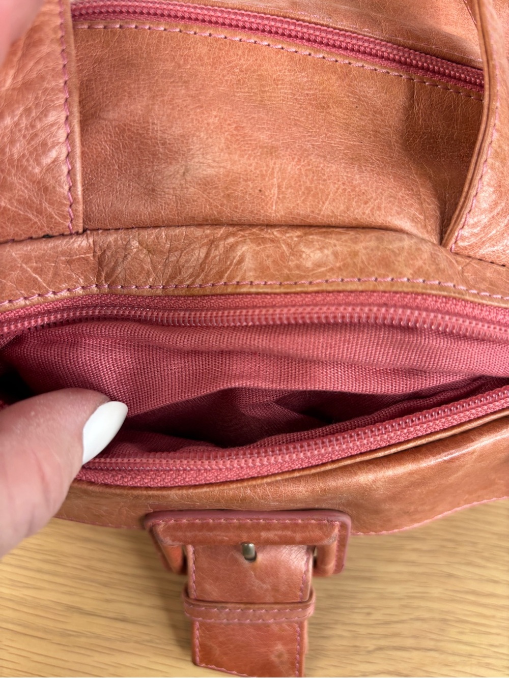 Vintage RARE Coral Pink HOBO Brand High Quality Leather Mini Zip Bag - Picture 10 of 15